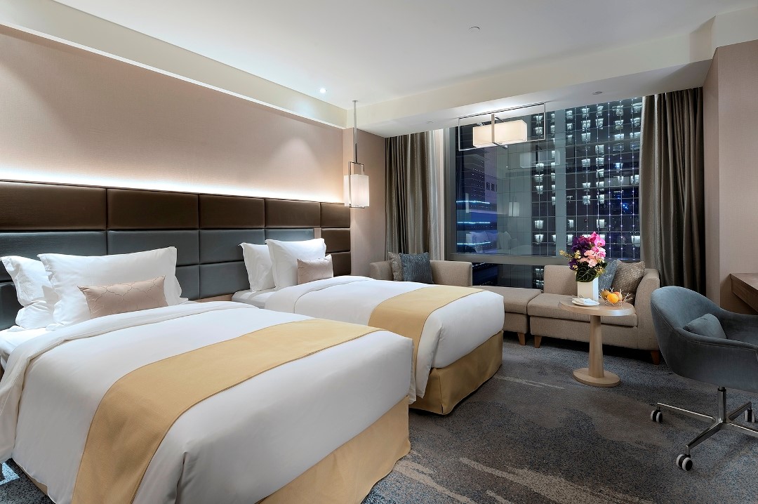 板橋凱撒大飯店 豪華客房入住每晚4499元起。