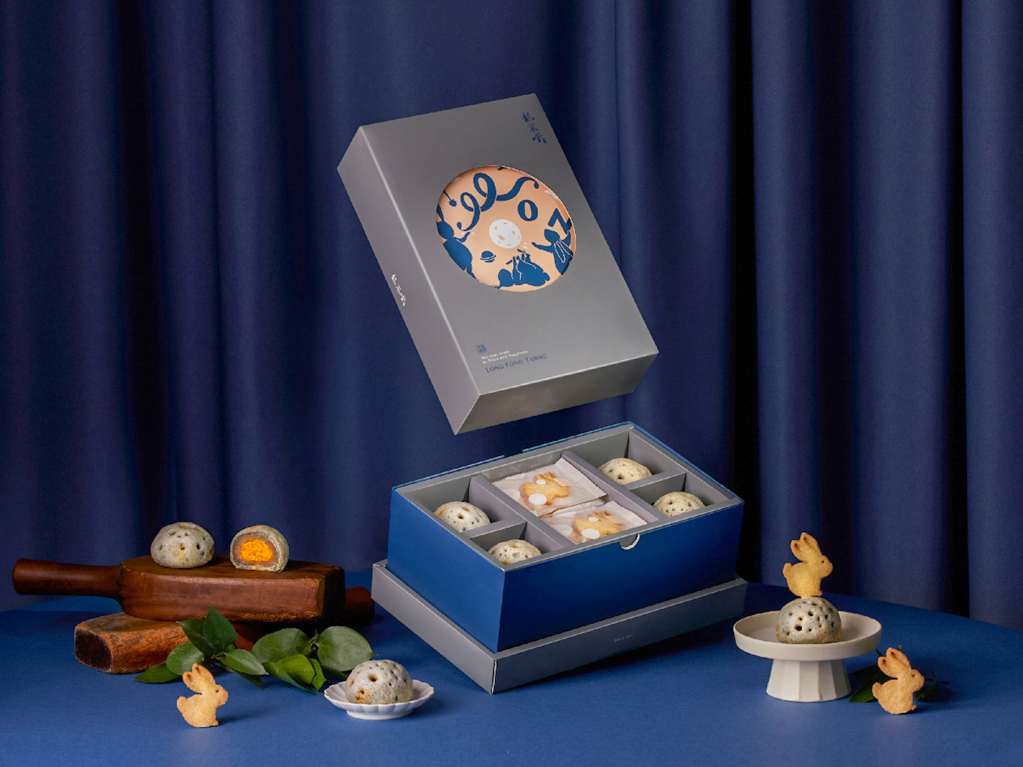 美味好禮組的龍鳳堂餅舖，開發「八月伴禮盒」，由嚴選新北金山芋頭製作，榮獲本組「極品嚴選獎」。