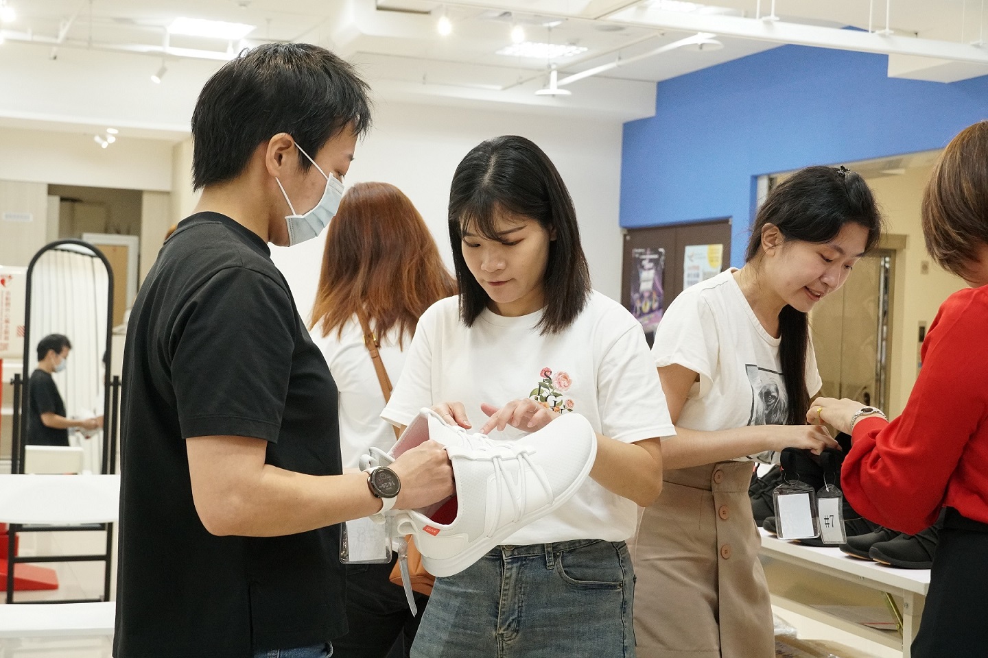 活動結合線上募資與線下體驗，開放民眾試穿，吸引眾多熱愛時尚機能與永續生活的民眾熱烈參與