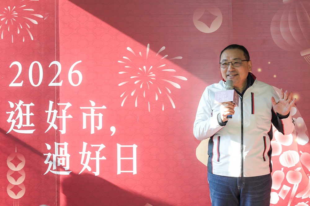 圖1-侯友宜市長表示，距離除夕圍爐只剩3天採買期，傳統市場買氣很旺，但自初一開始，傳統市場將陸續休市，民眾也可以到超級市場和大賣場補貨。