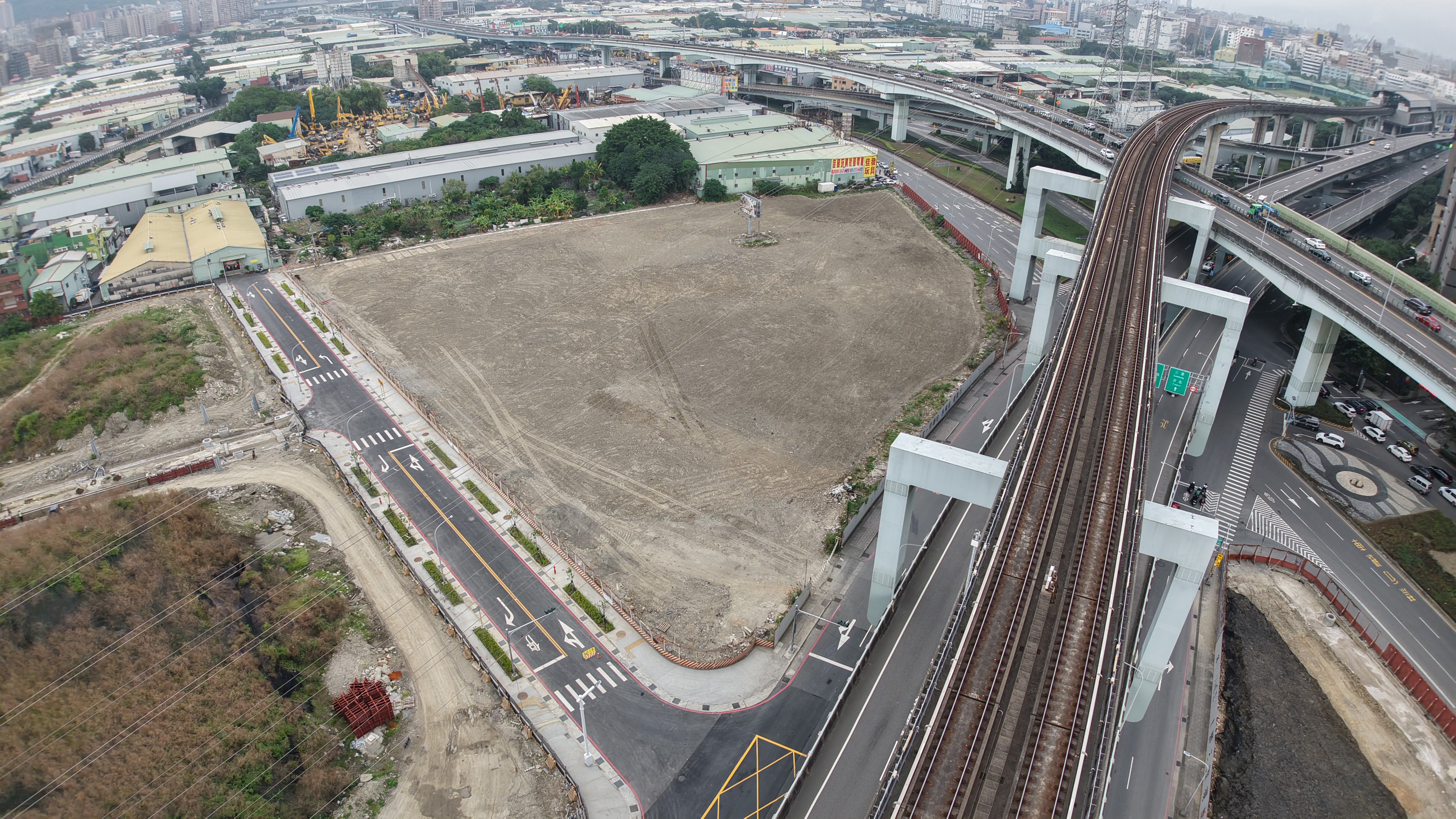 「塭仔圳市地重劃區產業專用區標租案」鎖定智慧製造、雲端產業相關產業，擴大產業聚落發展軸帶，提升整體競爭力
