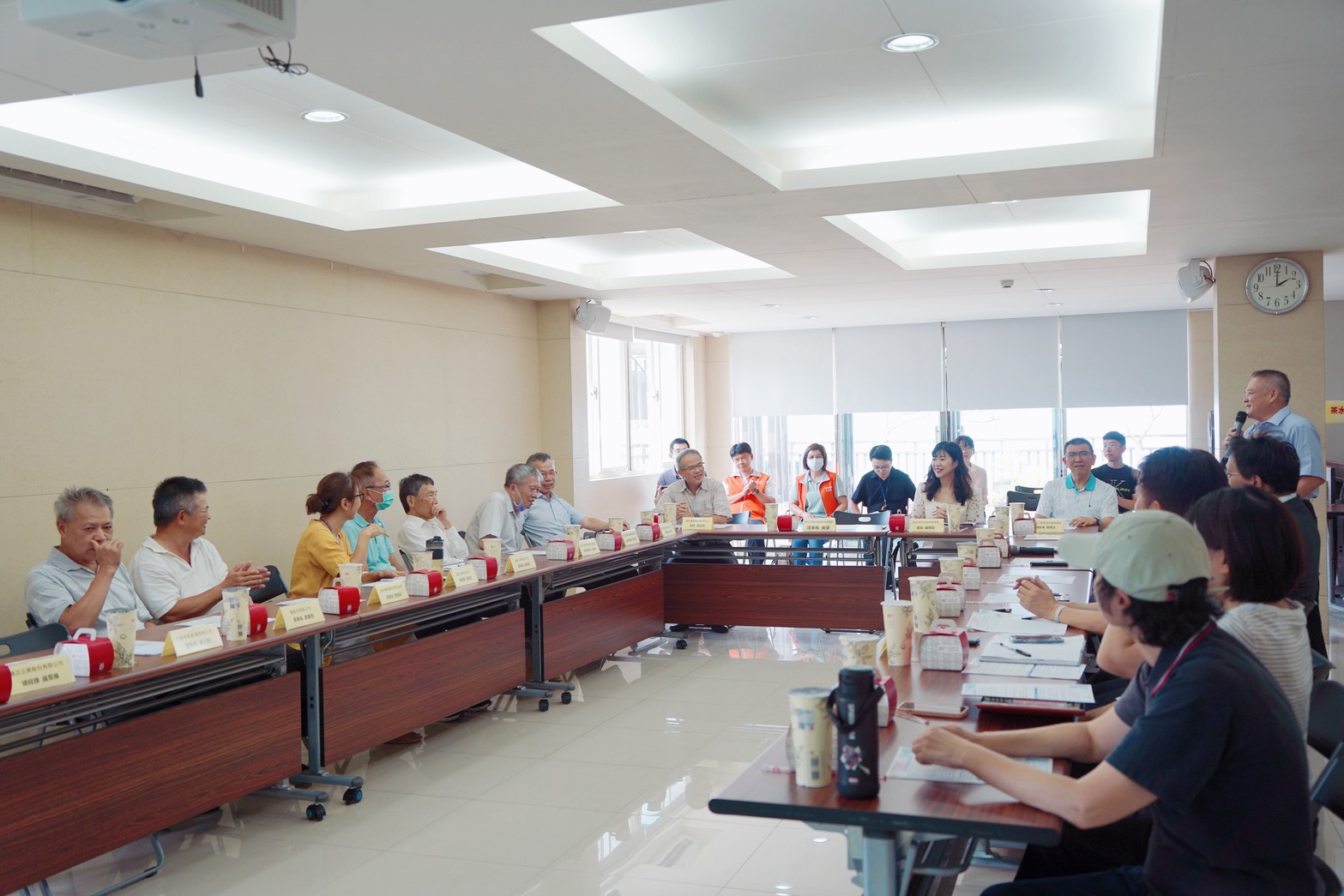 座談會現場交流熱烈，與會廠商肯定市府能迅速反應、主動出擊，並表示相關輔導措施對於穩定產業基本盤有實質幫助