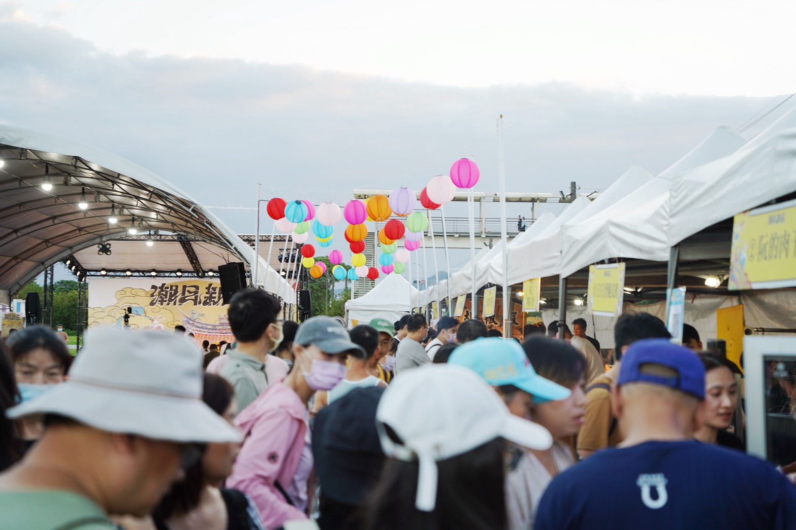 現場結合節慶氛圍與百年廟街文化，串聯市集、美食、音樂與烤肉派對，打造兼具傳統底蘊與創新亮點的節慶品牌