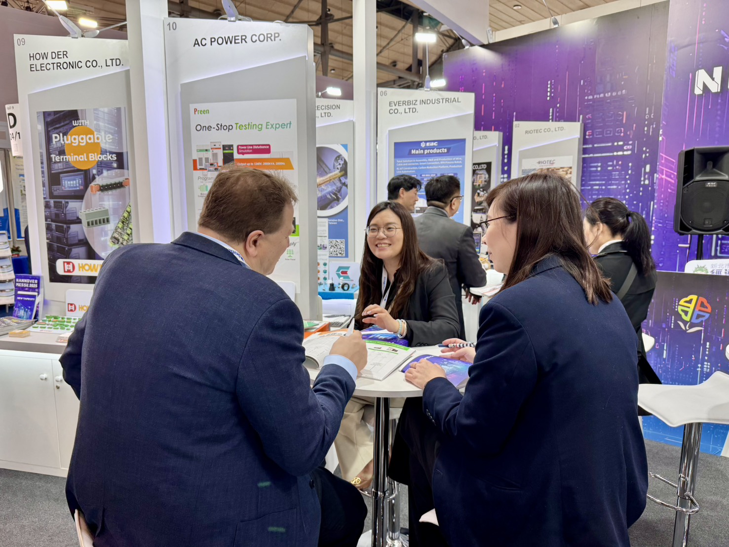 今(114)年度參加「德國漢諾威工業展｣，與眾多國際買家與參展企業交流洽商