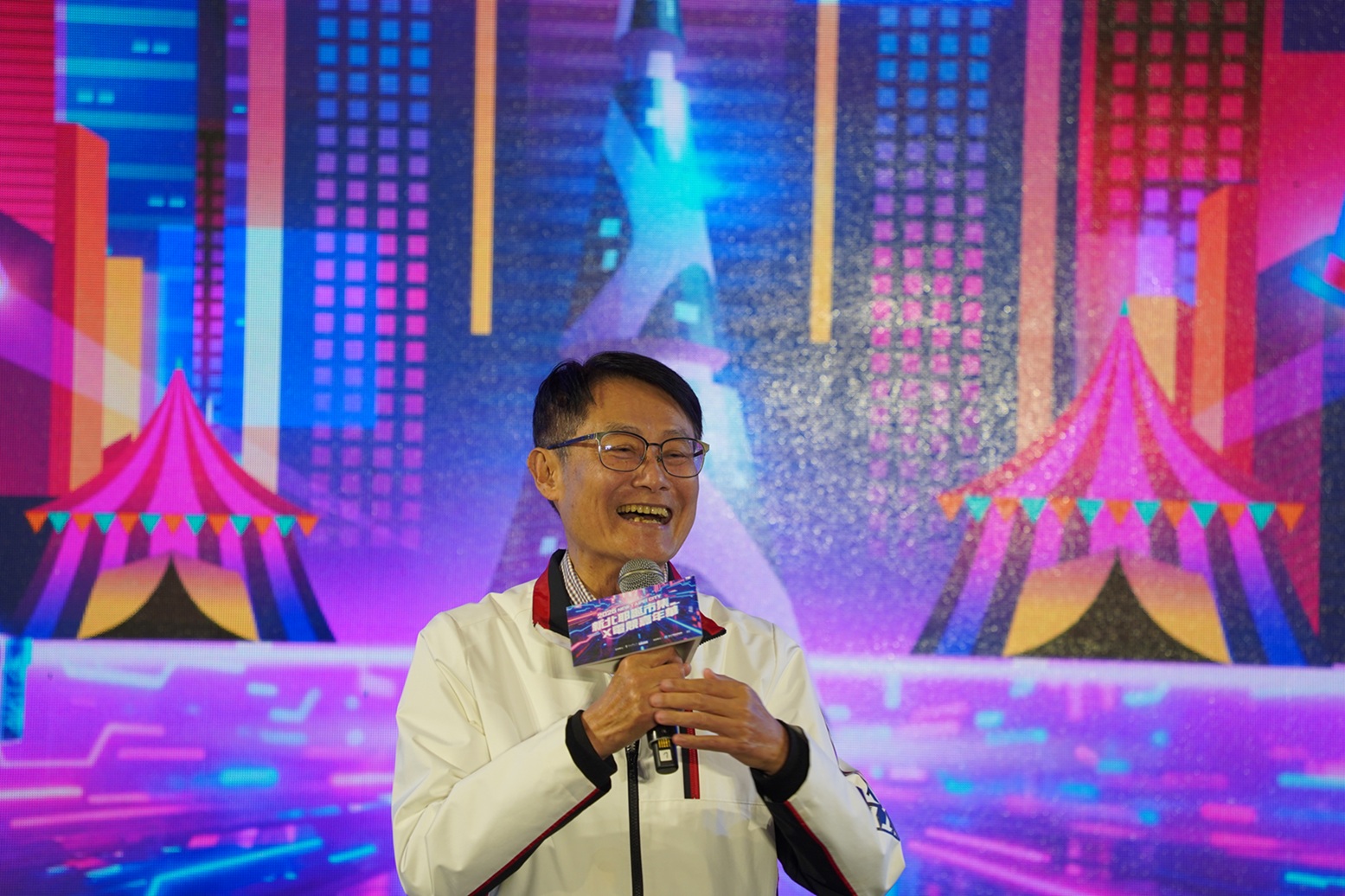 新北市副市長陳純敬表示，市府透過一連串城市品牌活動，吸引民眾共同參與，同時讓新北的業者透過參與市集，提升能見度，並透過活動帶動周邊店家消費