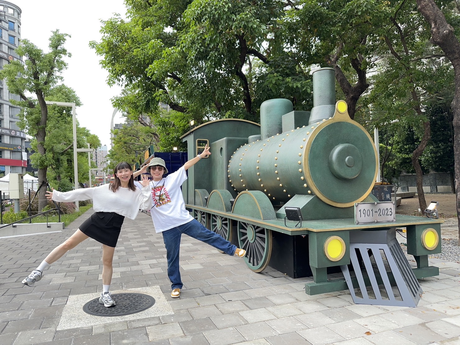 今年「府中奇幻城」結合過去枋橋驛車站意象、特色文化以及移動式攝影棚概念，打造府中奇幻列車，乘載古城及新城的歷史底蘊，再度引發熱議。