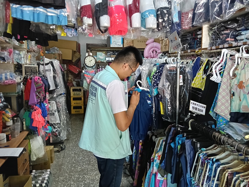 新北市經發局特別針對轄內商家辦理泳具商品專案抽查，讓市民朋友安心購買有保障