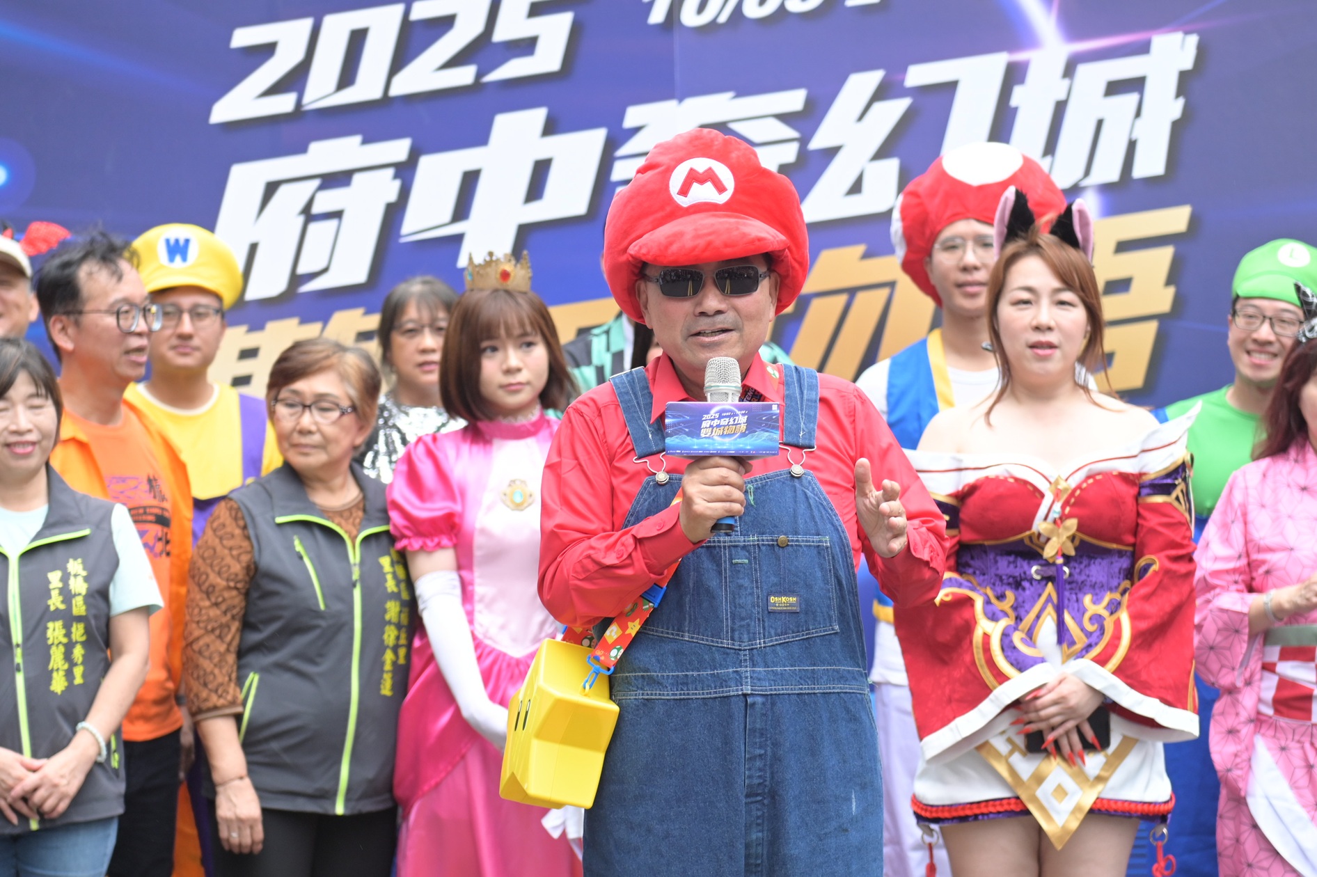 侯友宜市長表示，今年首度與新北電競產業總會合作，以「電玩」為主題，打造為期近一個月的「2025府中奇幻城」系列活動，希望吸引更多年輕族群走進府中，帶動商圈人潮與經濟活動