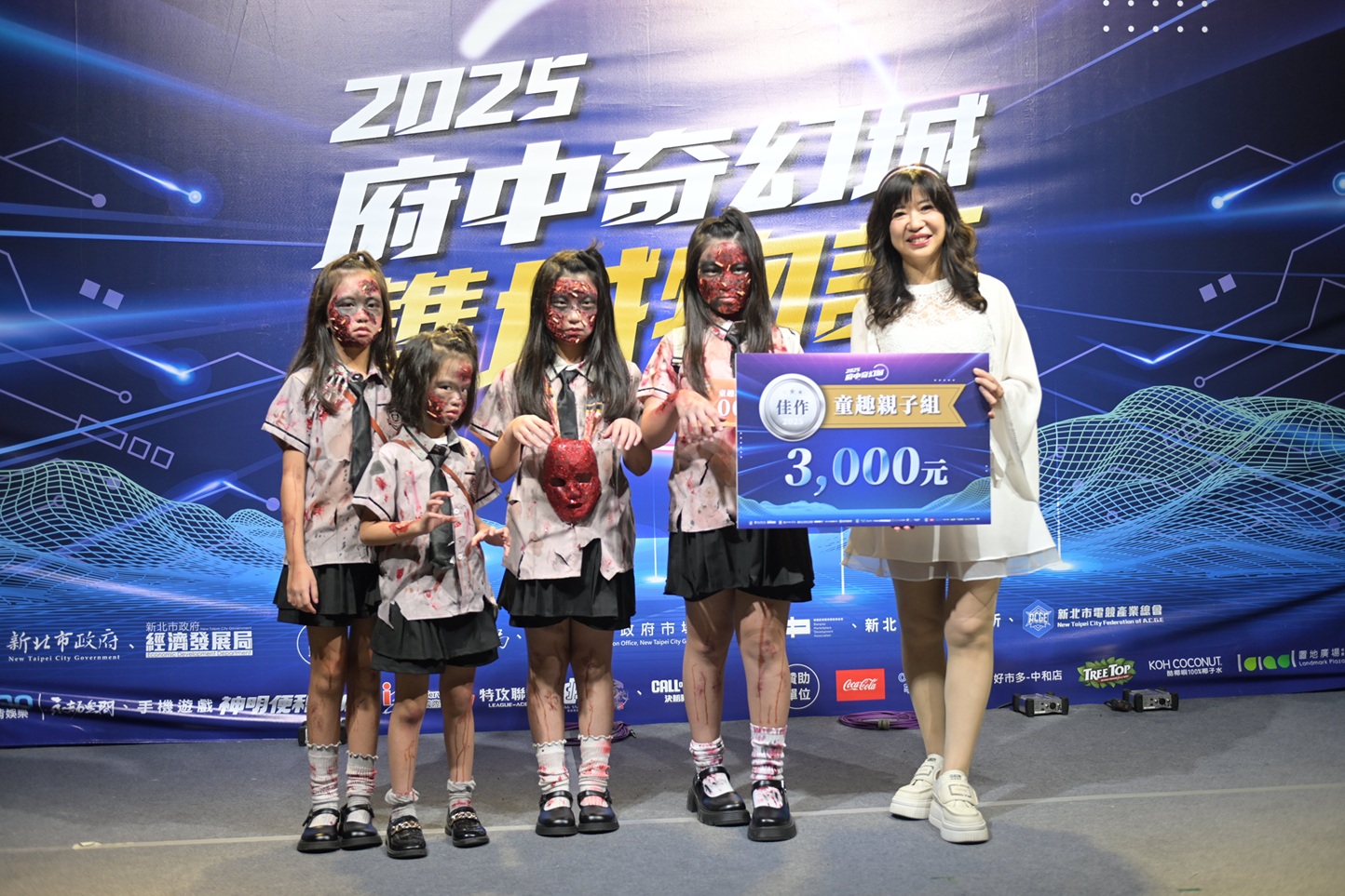 另外也分別選出8名佳作以及6名人氣獎