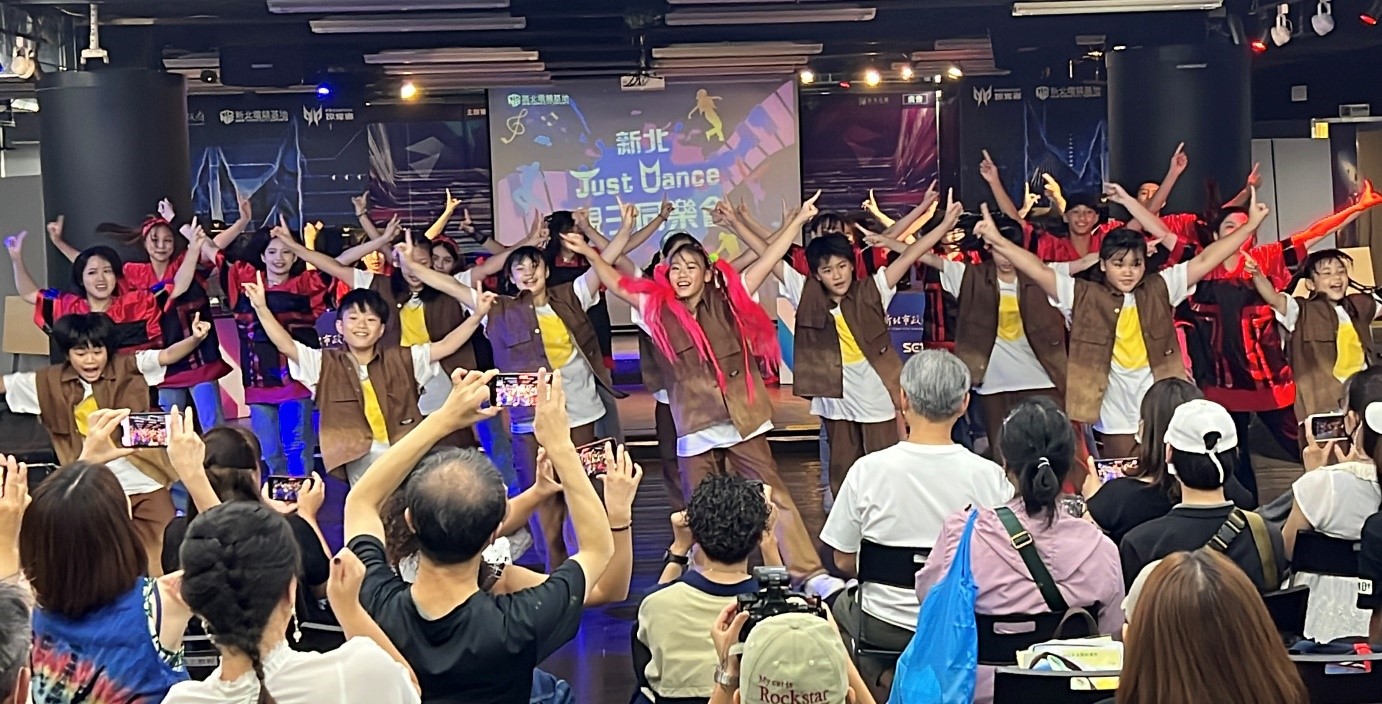 「ESPORTS PARTY 盛夏派對」，為民眾提供一個充滿趣味和健康的電競舞台，邀請市民朋友前來感受電競魅力(圖為112年度「新北Just Dance新子同樂會」活動現場)