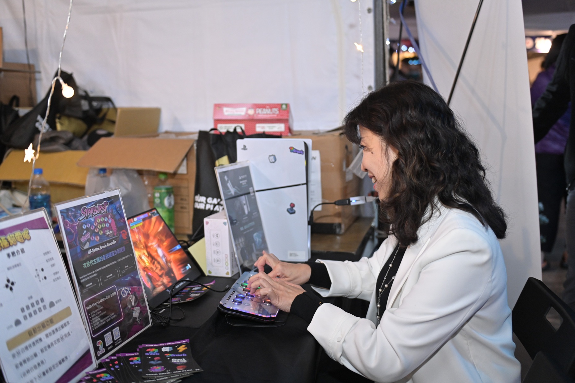 經發局長盛筱蓉現場體驗電競