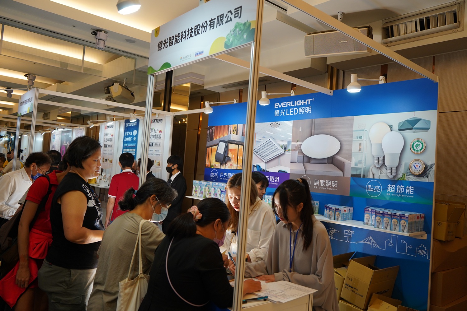 民生端則由大同、億光等智慧家電廠商展出節能家電、LED節能照明等居家節能設備及瀚荃展出LifeSmart台灣智慧家庭品牌，並推出購物優惠、補貼與限量贈品等好康內容，現場諮詢與下單踴躍